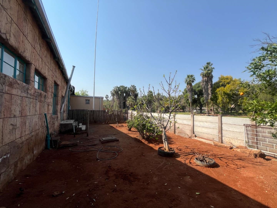 5 Bedroom Property for Sale in Die Rand Northern Cape